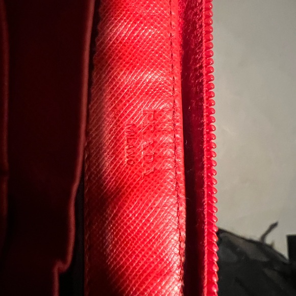 Red Prada Wallet - Picture 10 of 10